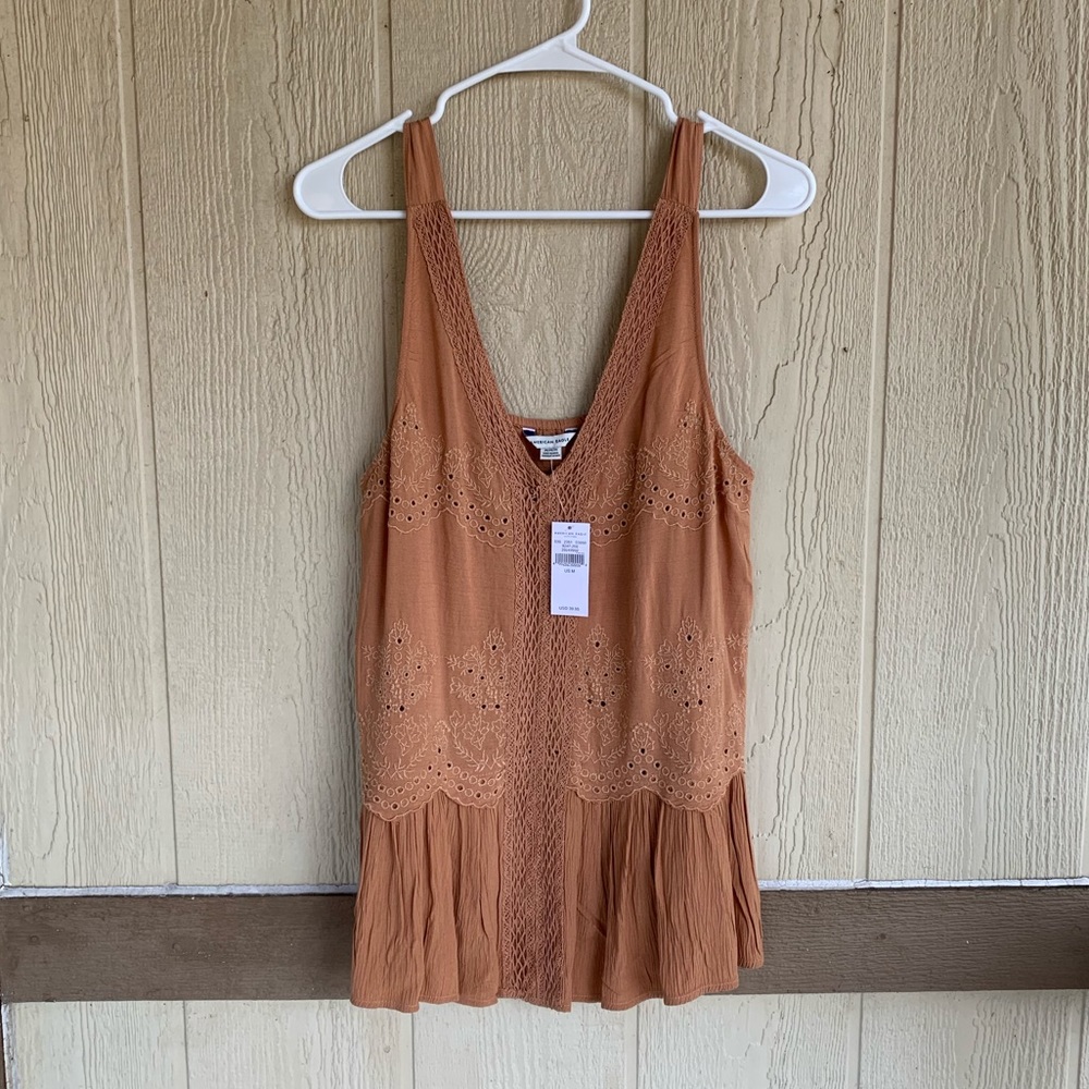 🆕AMERICAN EAGLE EMBROIDERED TOP SIZE M